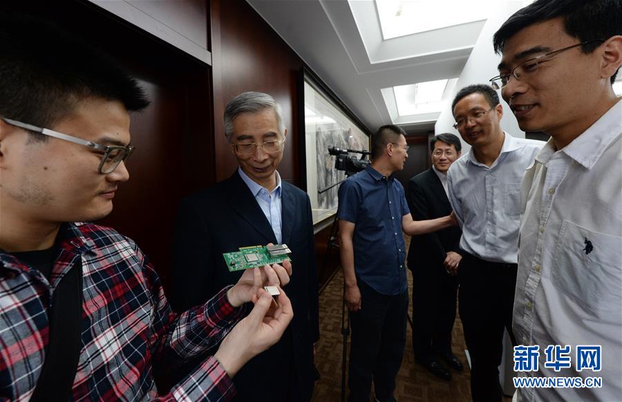 闪迅万兆网络控制器通过科技成果鉴定